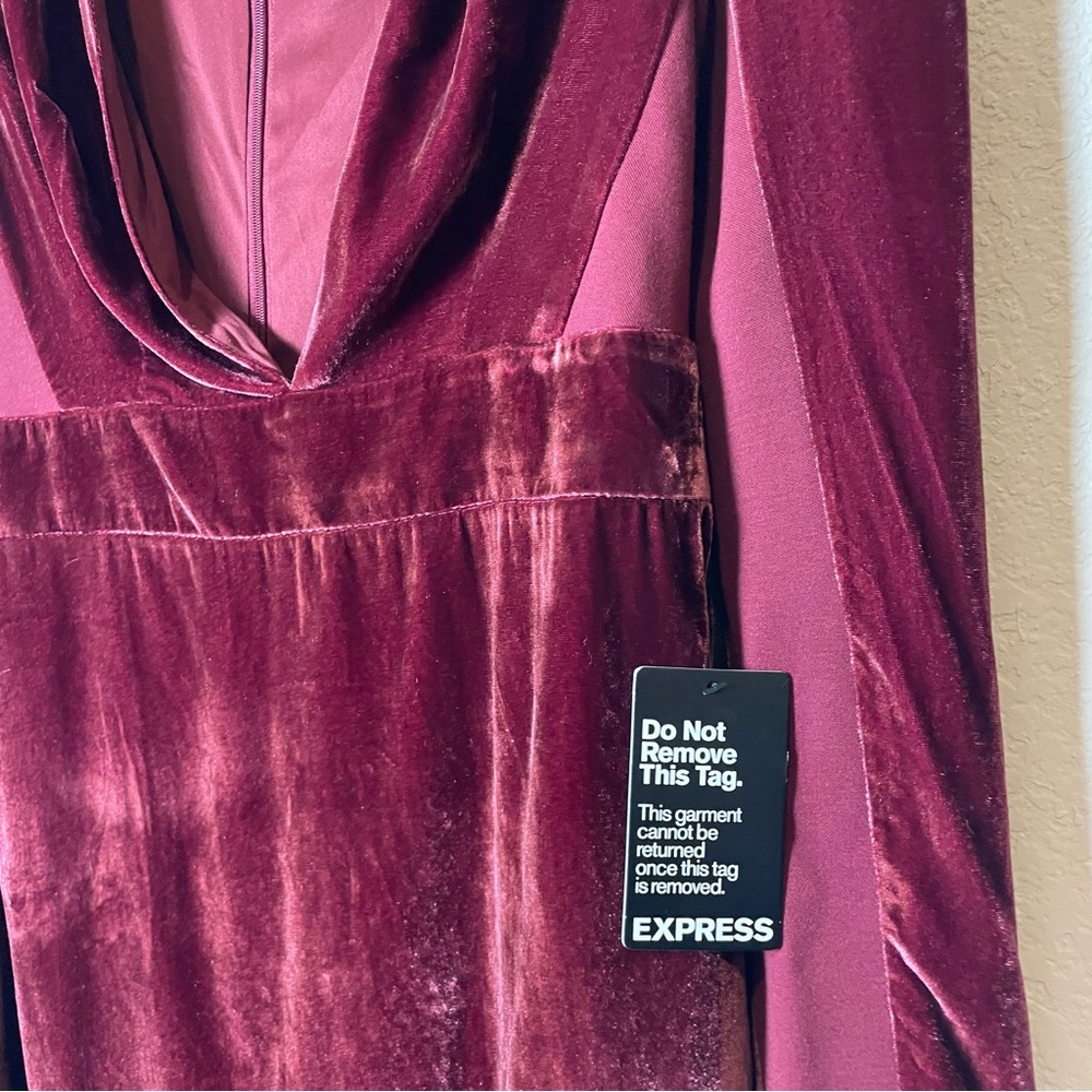 NWT Express Burgundy Crushed Velvet Deep V-Neck Mini Dress Sz 8 - Picture 4 of 9